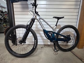 Used Cannondale Jekyll 2 2024 2024 Mountainbike — image 8 of 10