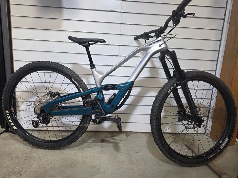 Used Cannondale Jekyll 2 2024 2024 Mountainbike — image 1 of 10