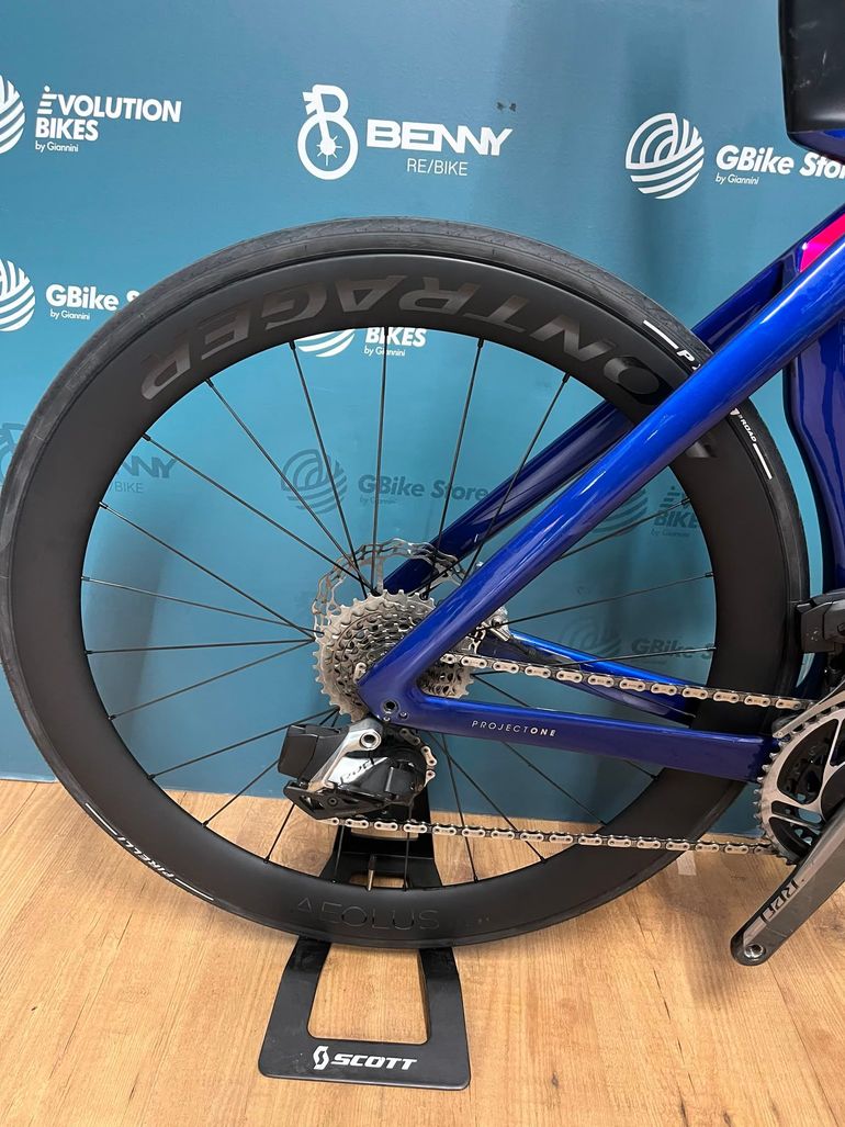 Used Trek Madone SLR 9 AXS Gen 7 2023 2023 Road & Gravel — image 2 of 6
