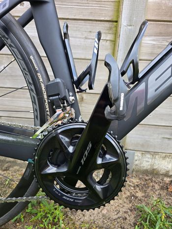 Used Merida REACTO 6000 Di2 2024 2024 Road & Gravel, Black — image 5 of 18