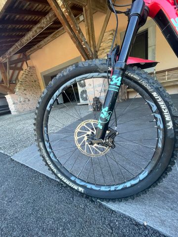 Used Santa Cruz 5010 C S 2017 2017 Mountainbike, Red, 27.5 — image 6 of 15