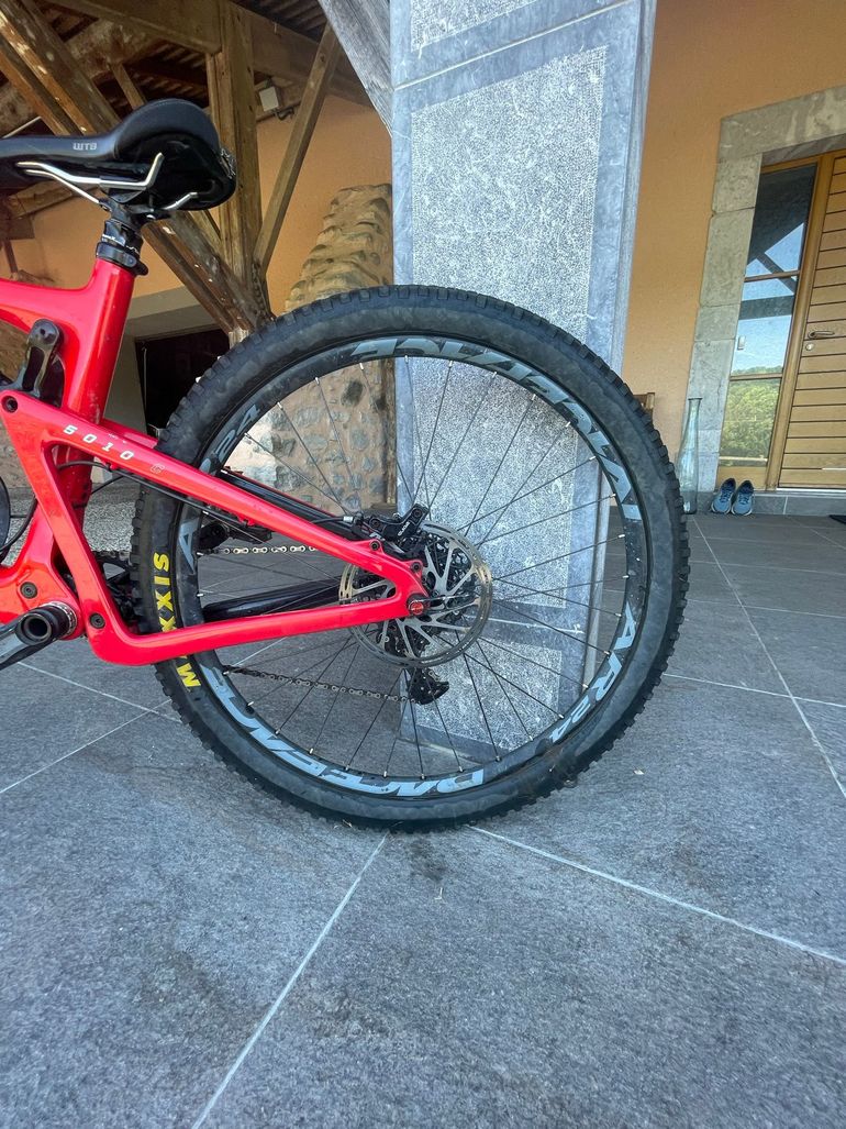 Used Santa Cruz 5010 C S 2017 2017 Mountainbike, Red, 27.5 — image 9 of 15