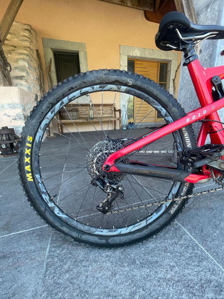 Used Santa Cruz 5010 C S 2017 2017 Mountainbike, Red, 27.5 — image 11 of 15