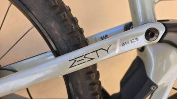 Used Lapierre Zesty AM CF 6.9 2021 2021 Mountainbike, White, 29 — image 6 of 6