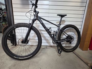 Used Scott Scale 970 2024 2024 Mountainbike, Light Gray, 29 — image 7 of 8
