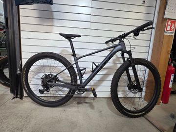 Used Scott Scale 970 2024 2024 Mountainbike, Light Gray, 29 — image 1 of 8