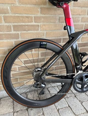 Used Trek Madone SLR 7 Gen 6 2021 2021 Road & Gravel, Red — image 4 of 7