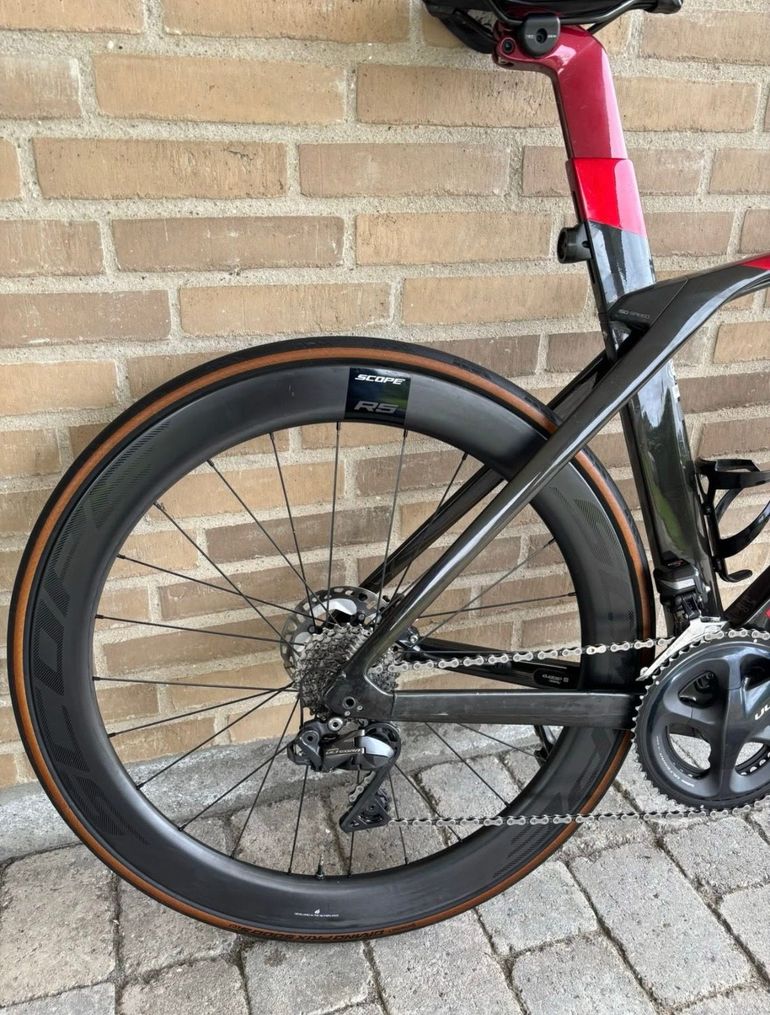 Used Trek Madone SLR 7 Gen 6 2021 2021 Road & Gravel, Red — image 4 of 7