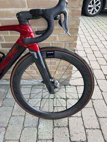 Used Trek Madone SLR 7 Gen 6 2021 2021 Road & Gravel, Red — image 5 of 7