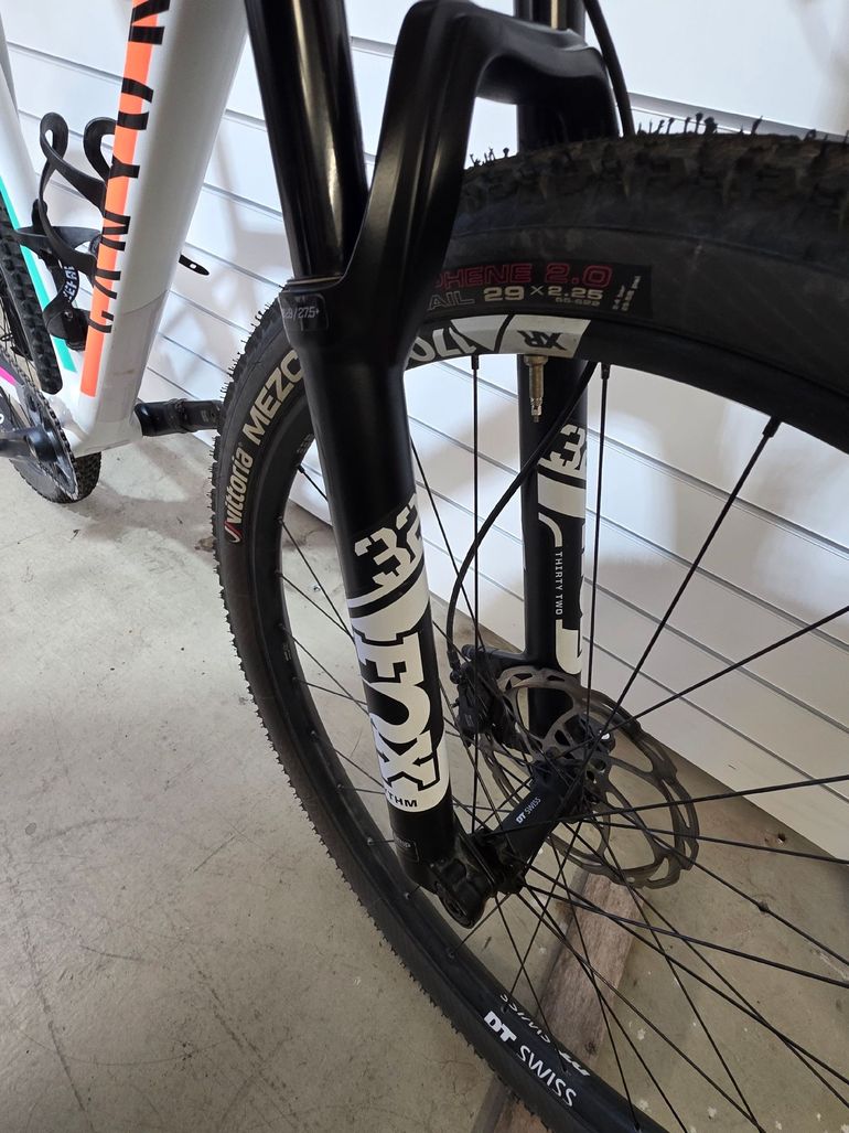 Used Canyon Exceed CF 6 2023 2023 Mountainbike, Weiß, 29 — image 6 of 10