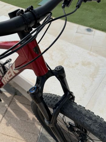 Used Trek Marlin 8 Gen 3 2023 2023 Mountainbike, Red, 26, 27.5, 29 — image 4 of 8