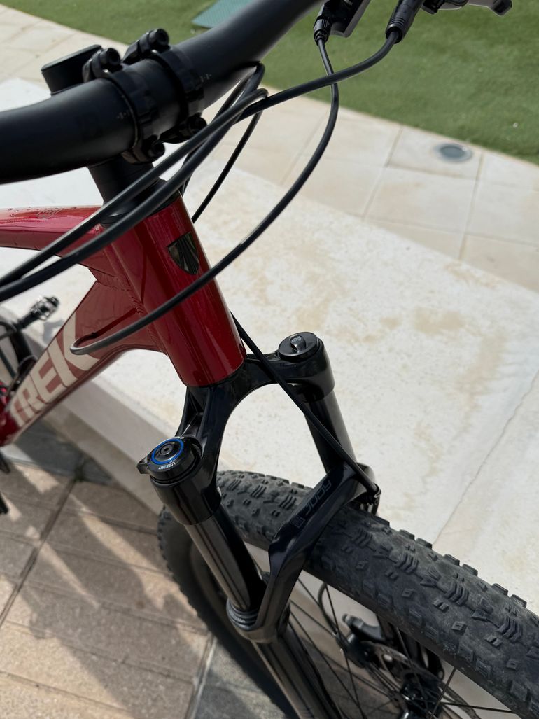 Used Trek Marlin 8 Gen 3 2023 2023 Mountainbike, Red, 26, 27.5, 29 — image 4 of 8