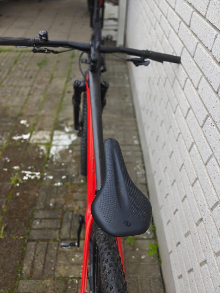 Used Scott Scale 940 2022 2022 Mountainbike, Rojo — image 5 of 9