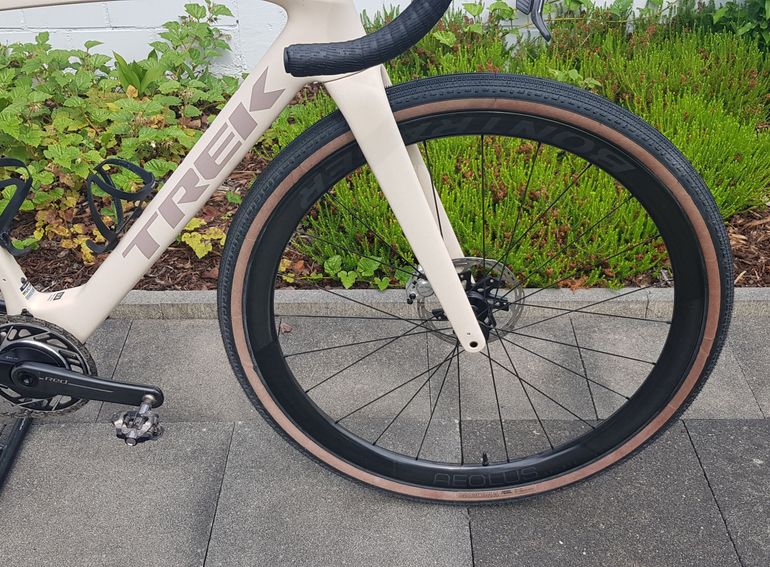 Used Trek Checkmate SLR 9 AXS 2026 2026 Road & Gravel, White — image 6 of 9