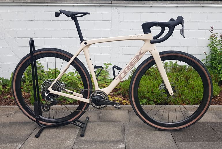 Used Trek Checkmate SLR 9 AXS 2026 2026 Road & Gravel, White — image 2 of 9