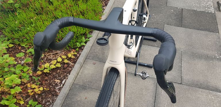 Used Trek Checkmate SLR 9 AXS 2026 2026 Road & Gravel, White — image 3 of 9