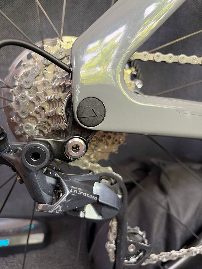 Used Canyon Aeroad CF SL 8 2023 2023 Road & Gravel, Hellgrau — image 8 of 10