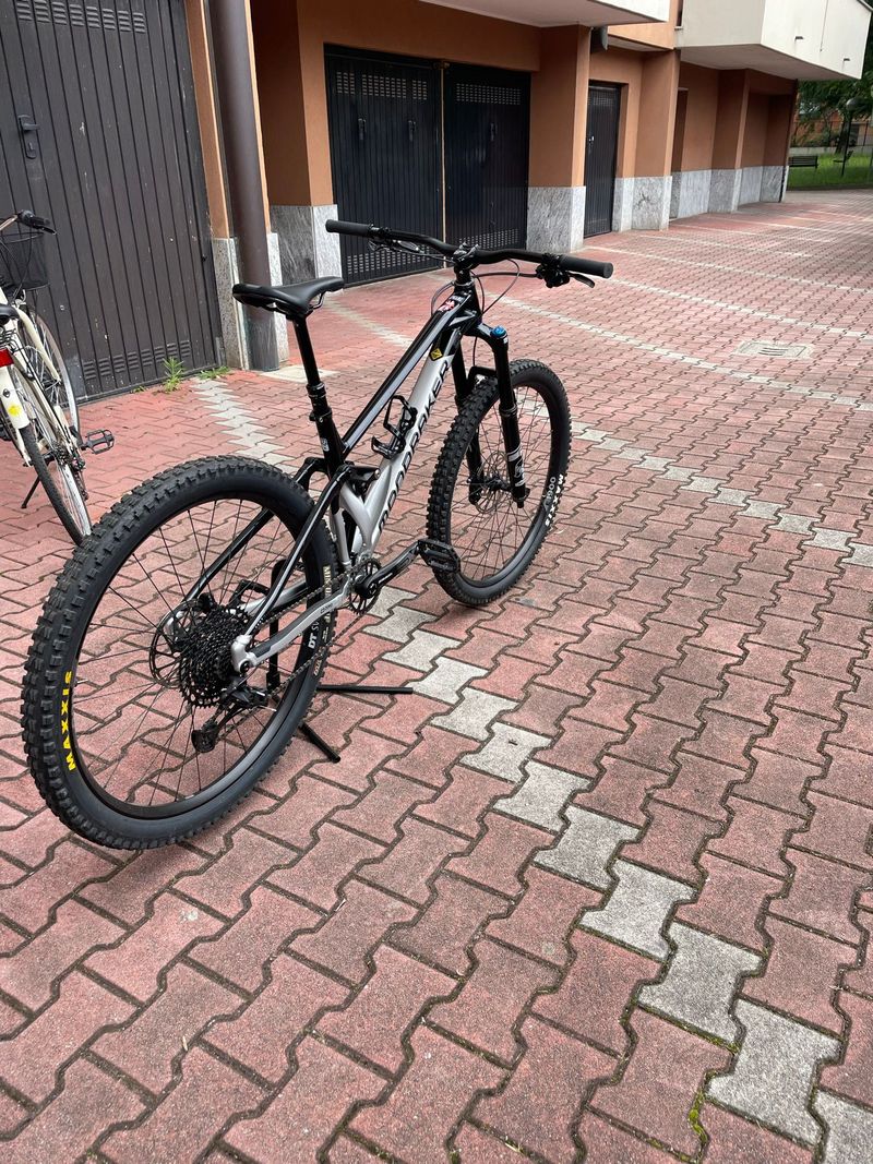 Used Mondraker FOXY 2022 2022 Mountainbike, Black, 29 — image 2 of 4