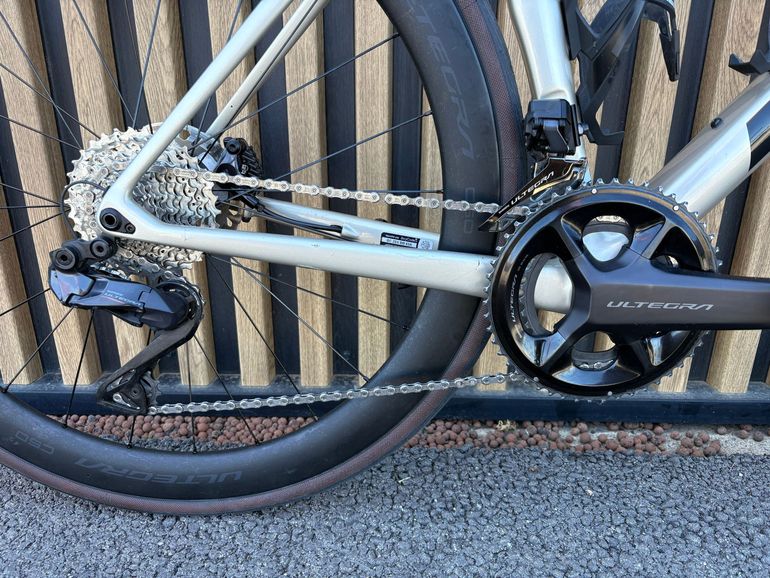 Used Adris Adris Custom Shimano Ultegra Di2 2024 Road & Gravel, Light Gray — image 3 of 6