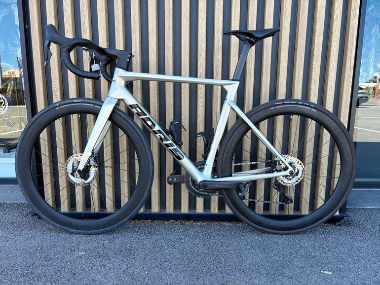 Used Adris Adris Custom Shimano Ultegra Di2 2024 Road & Gravel, Light Gray — image 2 of 6