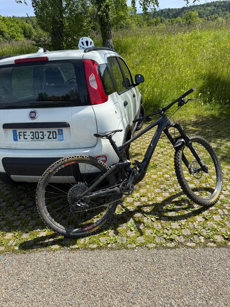 Used Specialized Enduro Expert 2023 2023 Mountainbike, Black — image 2 of 13