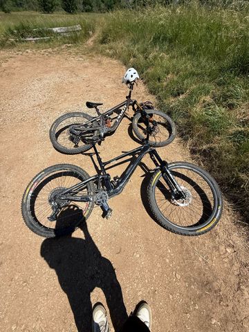 Used Specialized Enduro Expert 2023 2023 Mountainbike, Black — image 8 of 13