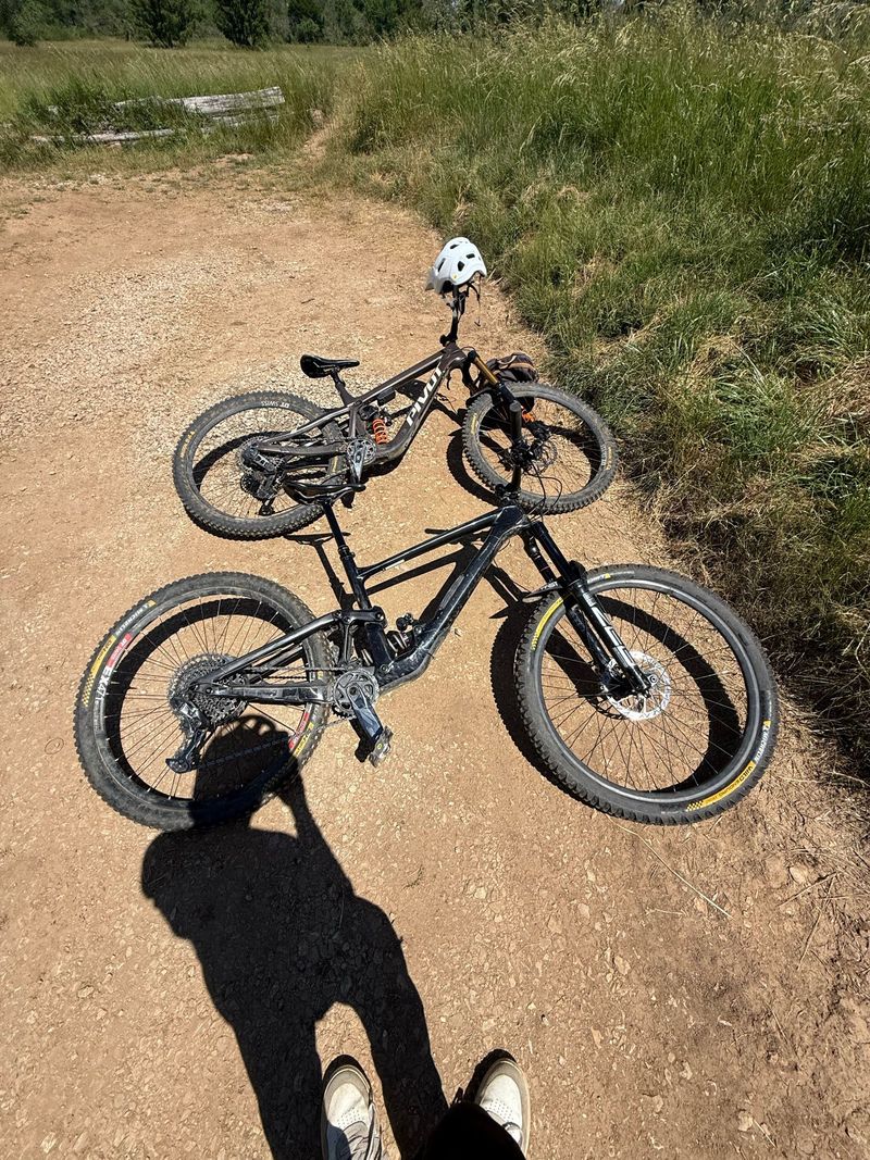 Used Specialized Enduro Expert 2023 2023 Mountainbike, Black — image 8 of 13