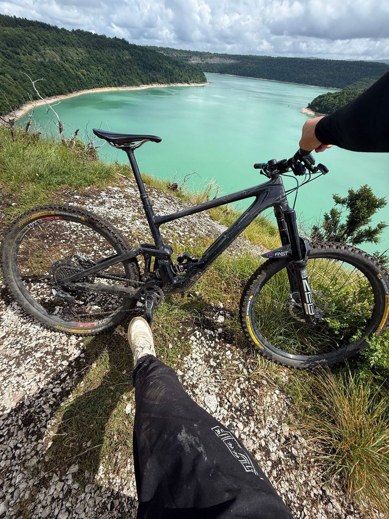 Used Specialized Enduro Expert 2023 2023 Mountainbike, Black — image 6 of 13