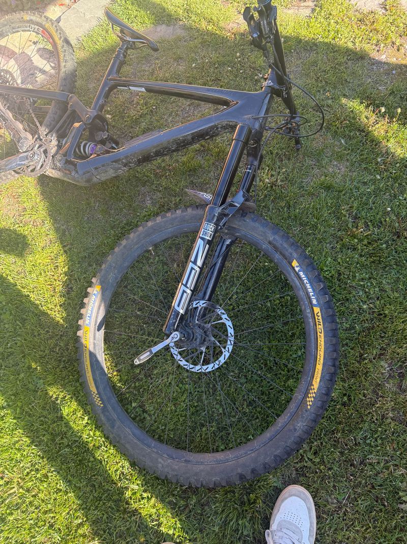 Used Specialized Enduro Expert 2023 2023 Mountainbike, Black — image 9 of 13