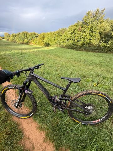 Used Specialized Enduro Expert 2023 2023 Mountainbike, Black — image 5 of 13