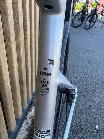 Použité BMC Roadmachine 01 FOUR 2024 2024 Road & Gravel — obrázek 6 z 6