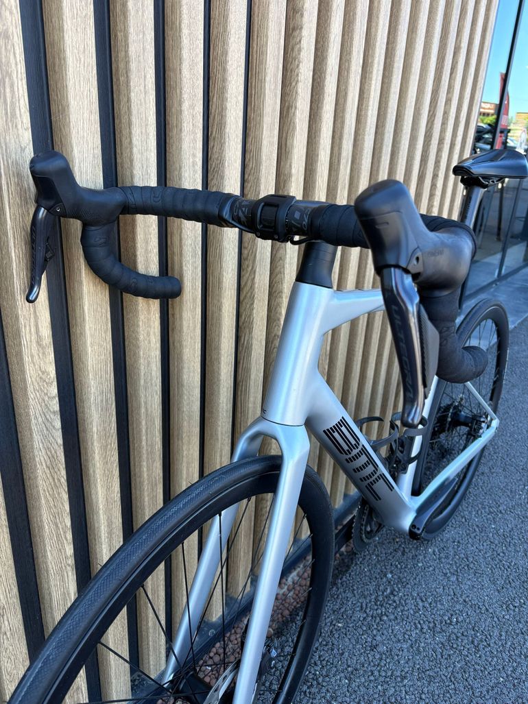 Used BMC Roadmachine 01 FOUR 2024 2024 Road & Gravel, Light Gray — image 5 of 6