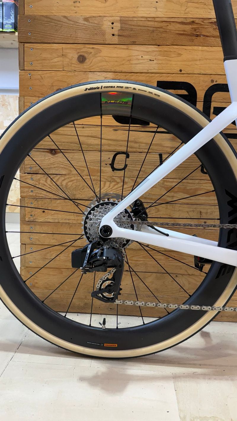Used Wilier Filante SRAM Force eTap AXS 2026 Road & Gravel, White — image 4 of 11