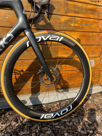 Used Specialized Tarmac Disc Expert 2020 2020 Road & Gravel, Black — image 4 of 6