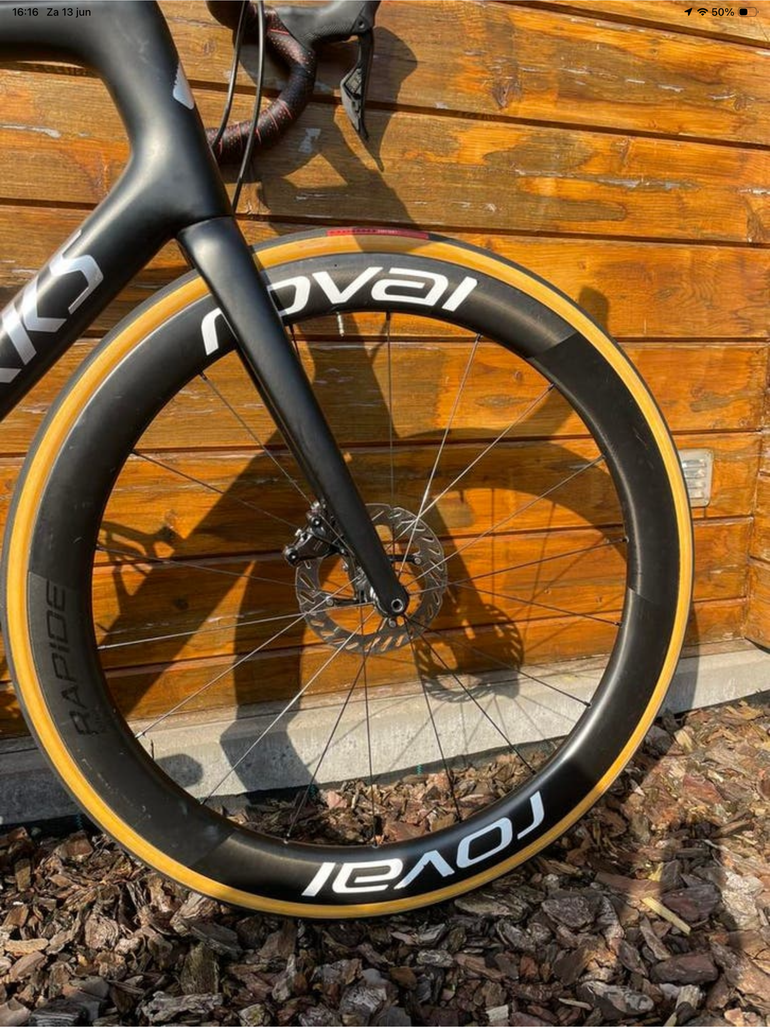 Used Specialized Tarmac Disc Expert 2020 2020 Road & Gravel, Black — image 4 of 6