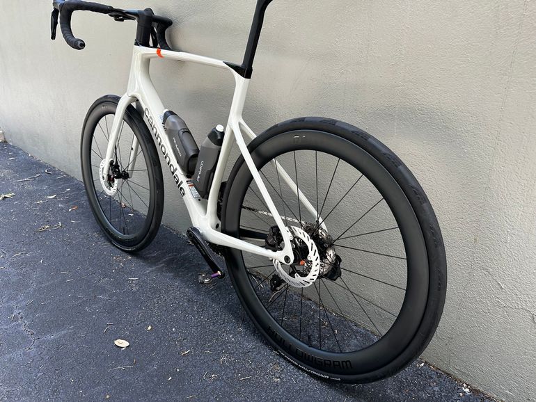 Used Cannondale Synapse Carbon 3 SmartSense 2026 2026 Road & Gravel, Light Gray — image 3 of 10