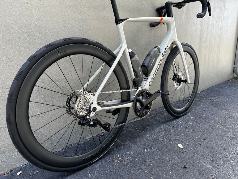 Used Cannondale Synapse Carbon 3 SmartSense 2026 2026 Road & Gravel, Light Gray — image 7 of 10