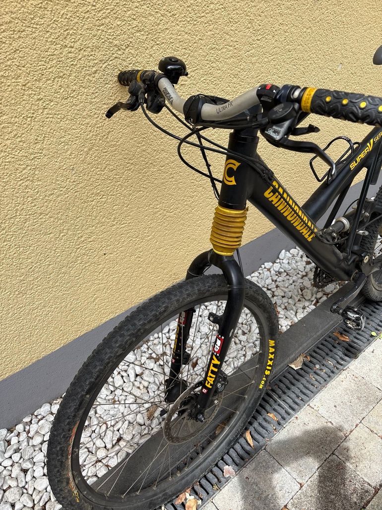 Used Cannondale SuperV Serie 2001 Mountainbike, Black,  — image 2 of 14