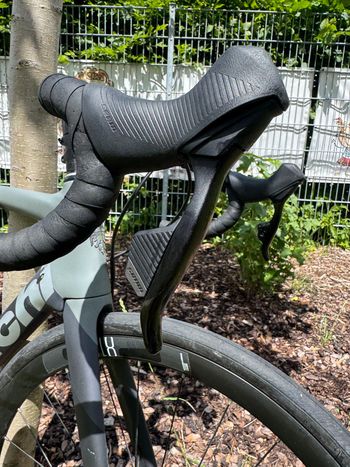 Used Bianchi Oltre XR3 SRAM Rival ETap AXS 2023 2023 Road & Gravel, Light Gray — image 3 of 12