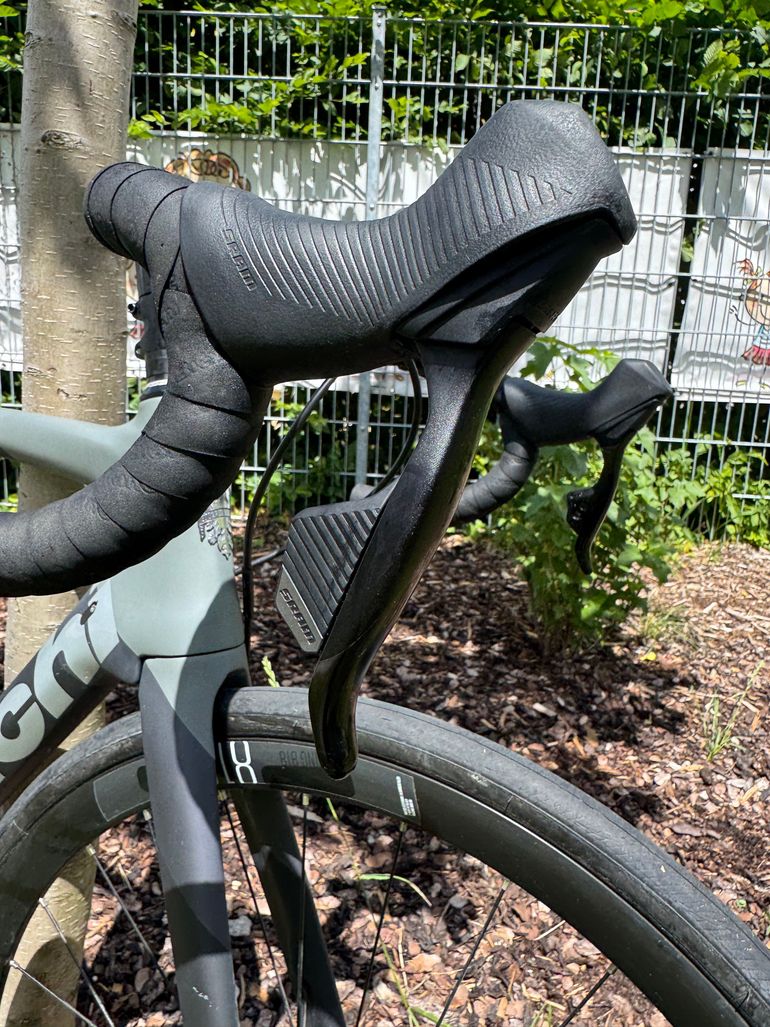 Used Bianchi Oltre XR3 SRAM Rival ETap AXS 2023 2023 Road & Gravel, Light Gray — image 3 of 12