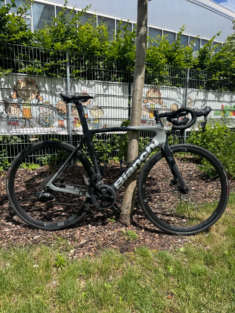 Used Bianchi Oltre XR3 SRAM Rival ETap AXS 2023 2023 Road & Gravel, Light Gray — image 1 of 12