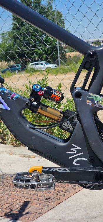 Used Santa Cruz Megatower XT Air / Carbon C / 29 2021 2021 Mountainbike — image 10 of 13