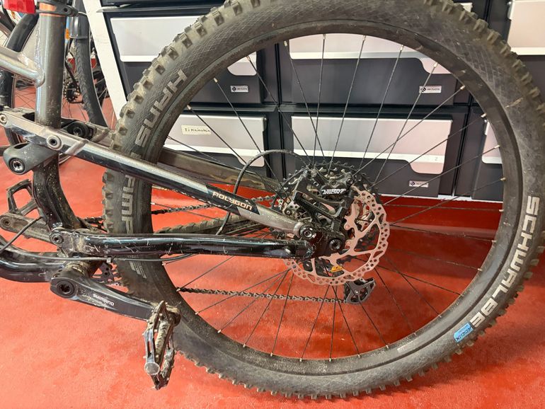 Used Polygon SISKIU T8 2025 2025 Mountainbike, Black, 27.5, 29 — image 6 of 16