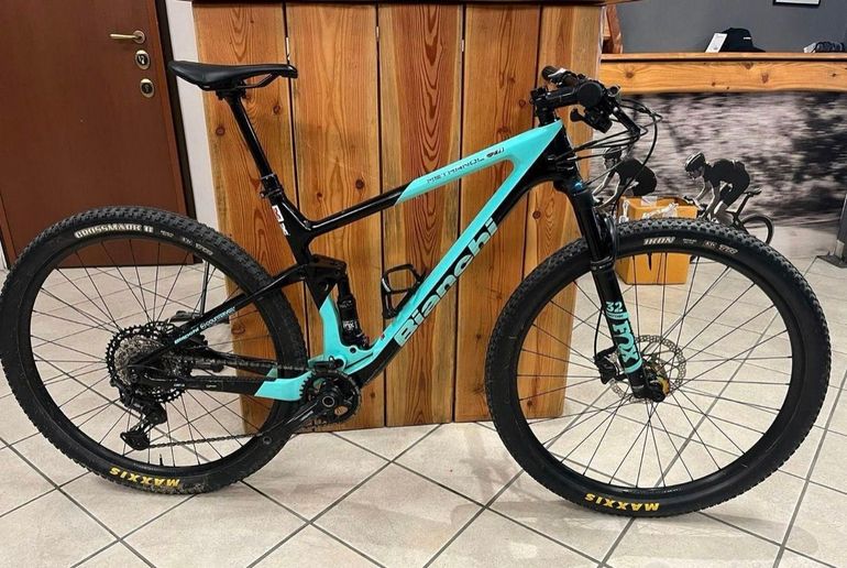Used Felt Felt Custom Shimano Deore XT 2025 Mountainbike, Black — image 1 of 3