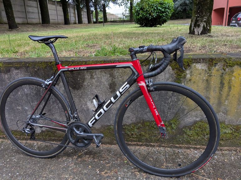Used Focus IZALCO MAX Ultegra 2018 2018 Road & Gravel, Red — image 1 of 4