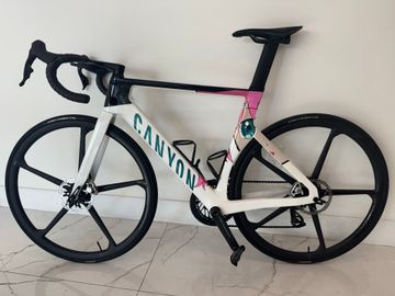 Used Canyon Aeroad CFR Tokyo Edition 2023 Frameset 2023 Road & Gravel, White — image 4 of 4