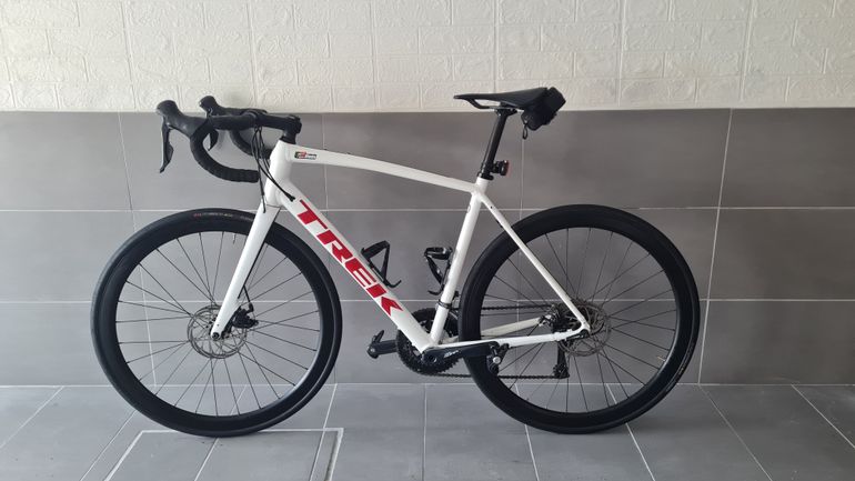 Used Trek Domane AL 3 Disc 2022 2022 Road & Gravel — image 1 of 9
