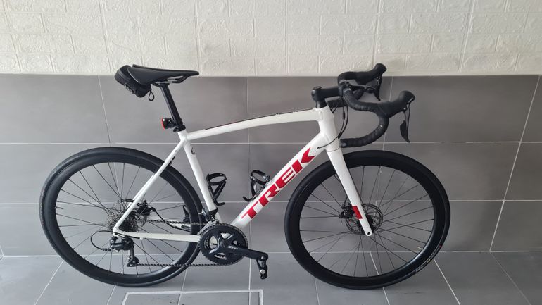 Used Trek Domane AL 3 Disc 2022 2022 Road & Gravel — image 2 of 9
