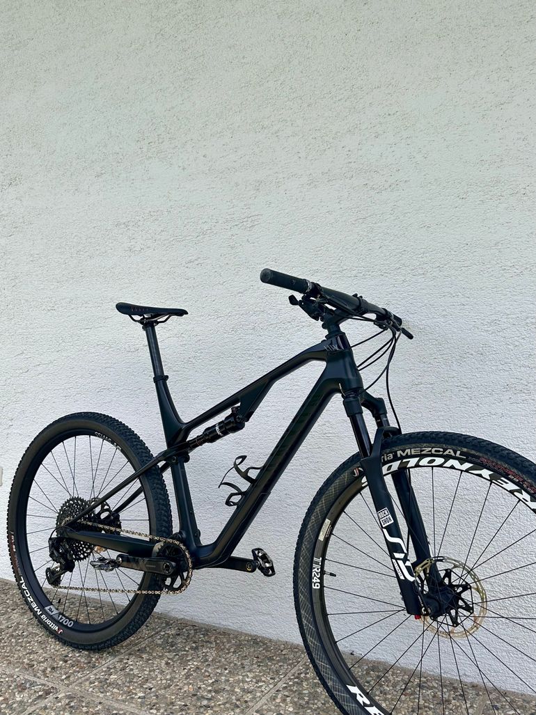 Used Canyon Lux CF SLX 9.0 2020 2020 Mountainbike — image 1 of 8
