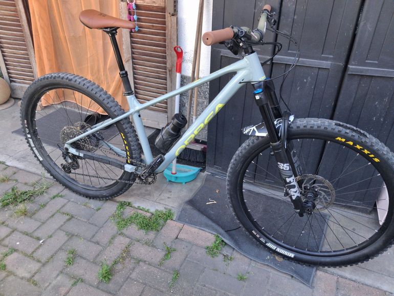 Used Orbea Laufey Shimano Deore XT 2024 Mountainbike, Light Gray — image 1 of 9